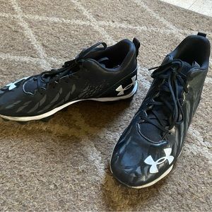Under Armour baseball cleats, excellent condition